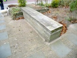 Bank oude grindtegels